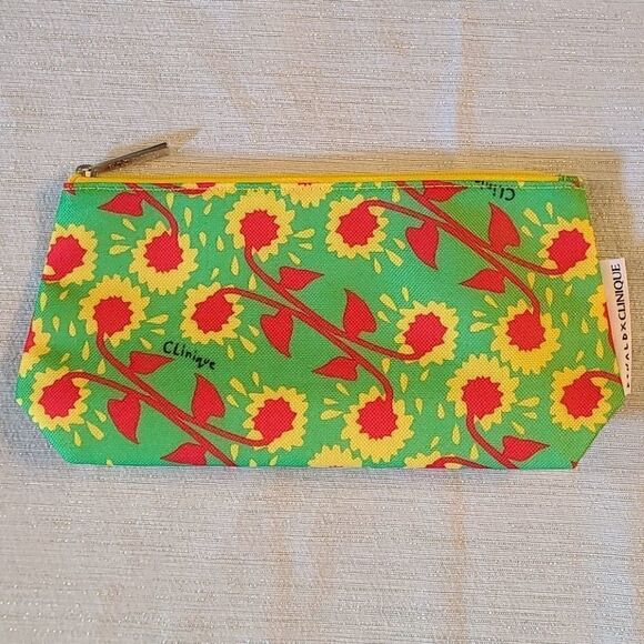 Clinique makeup bag - Picture 1 of 3